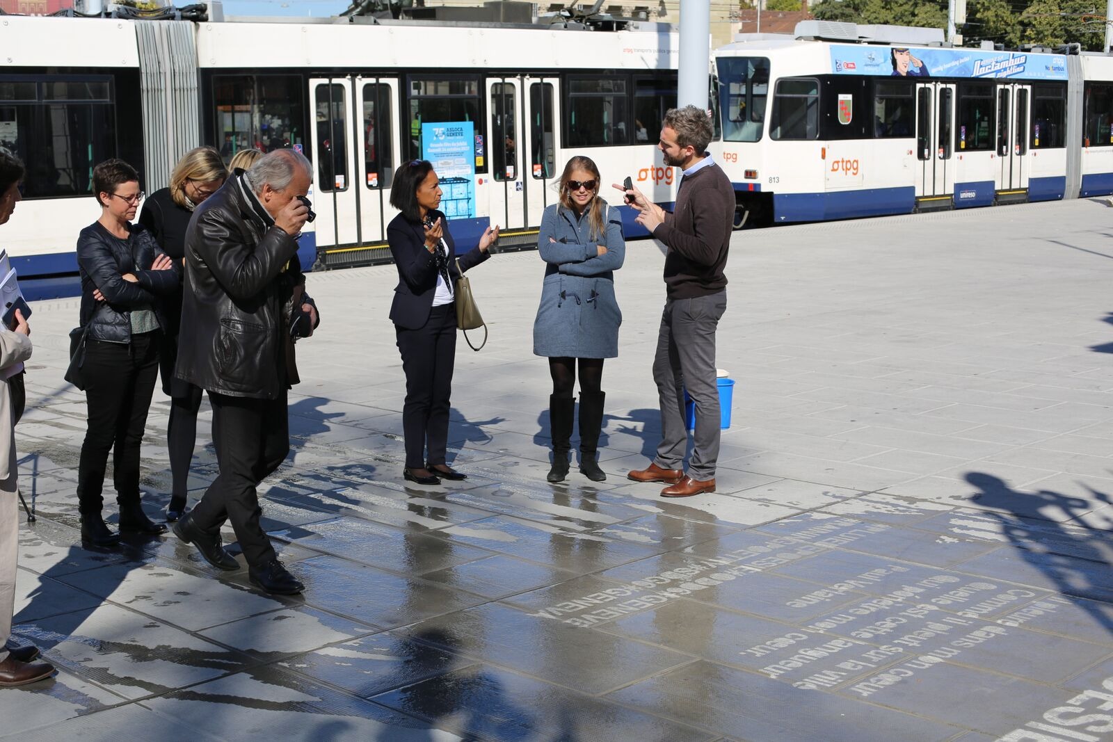 Image Inauguration du projet "Pluie de poésie" par le Maire de Genève, Suisse